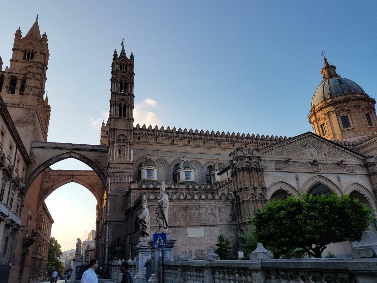 Casa Vacanze Villa D'Orleans Palermo Exteriör bild