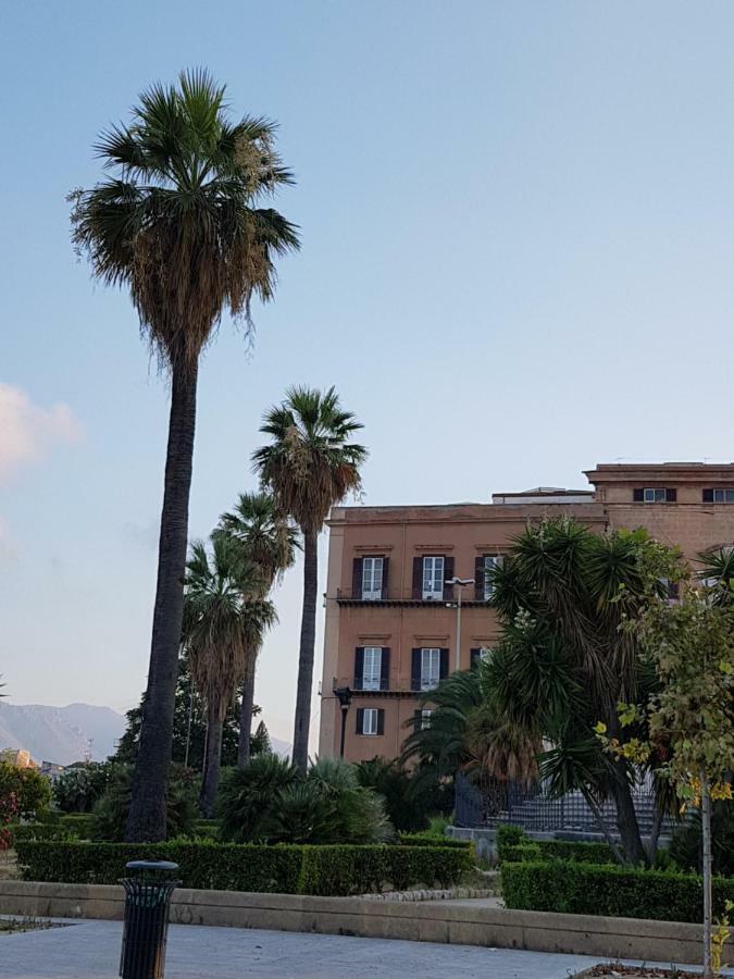 Casa Vacanze Villa D'Orleans Palermo Exteriör bild