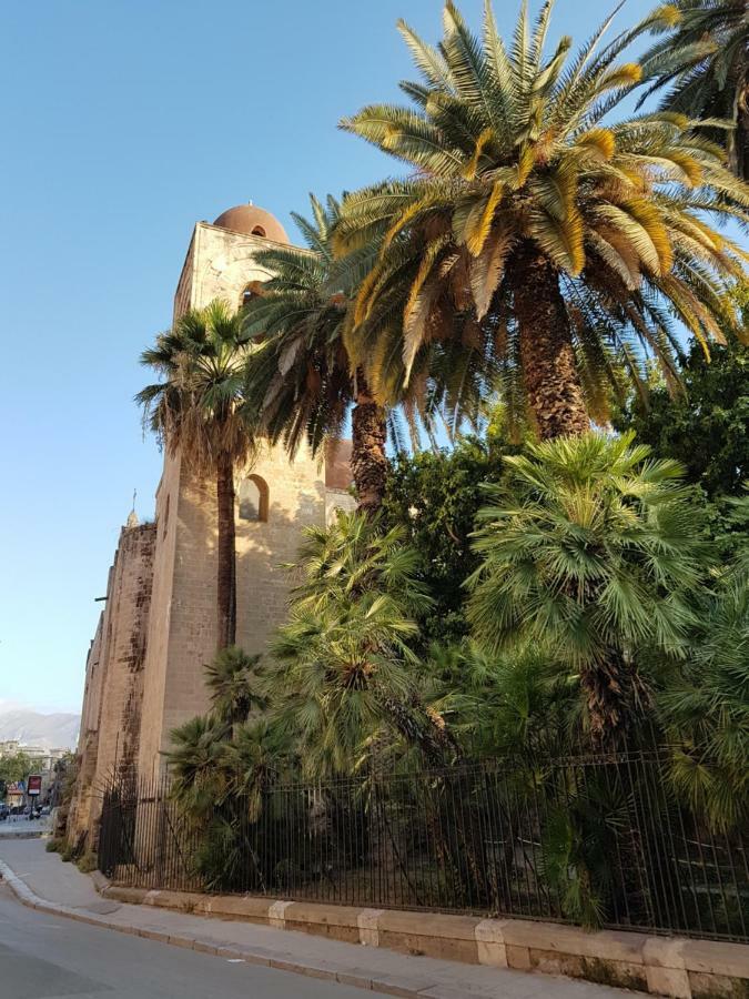 Casa Vacanze Villa D'Orleans Palermo Exteriör bild