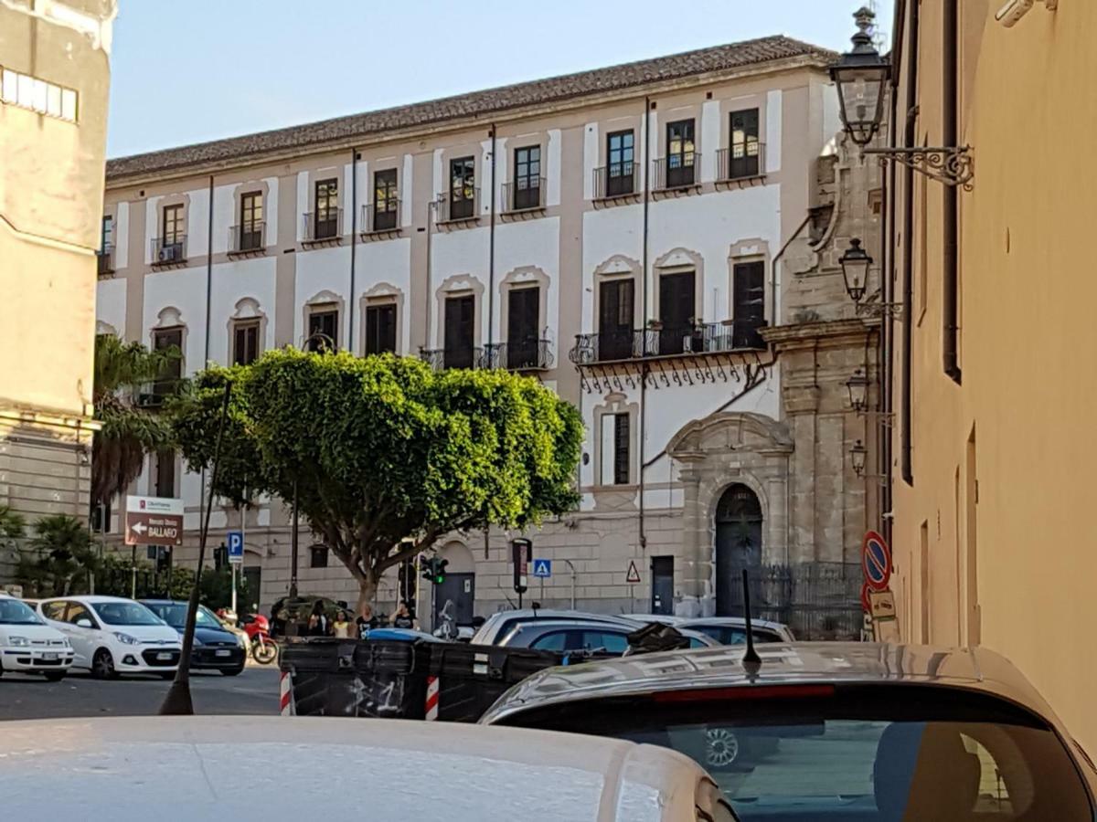 Casa Vacanze Villa D'Orleans Palermo Exteriör bild