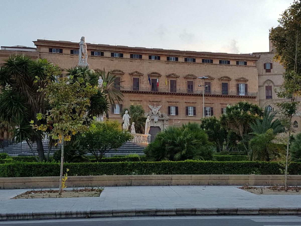 Casa Vacanze Villa D'Orleans Palermo Exteriör bild
