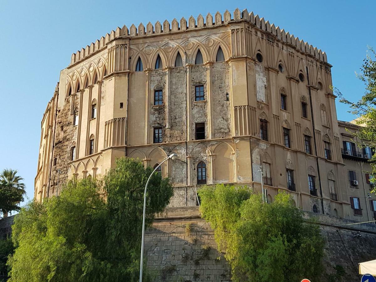 Casa Vacanze Villa D'Orleans Palermo Exteriör bild
